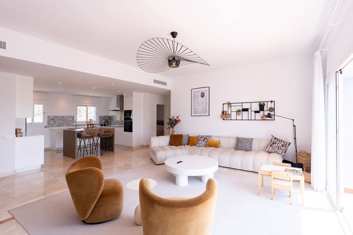 2 soverom Penthouse til salgs i El Paraiso med svømmebasseng garasje - € 690 000 (Ref: 9322820)