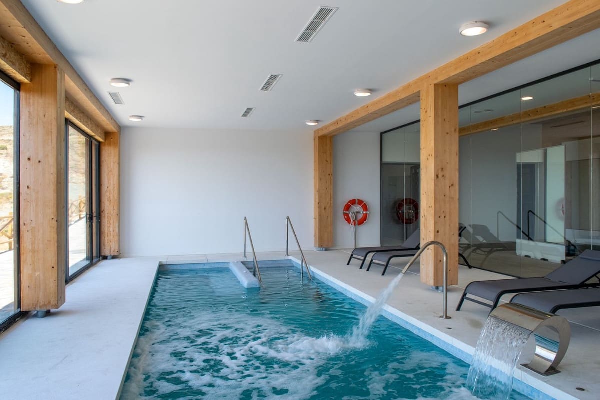 2 soverom Penthouse til salgs i El Paraiso med svømmebasseng garasje - € 690 000 (Ref: 9322820)