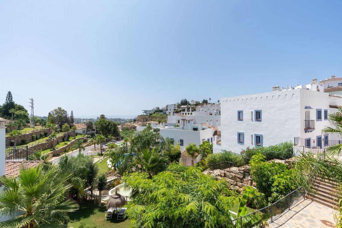 2 soverom Penthouse til salgs i El Paraiso med svømmebasseng garasje - € 690 000 (Ref: 9322820)