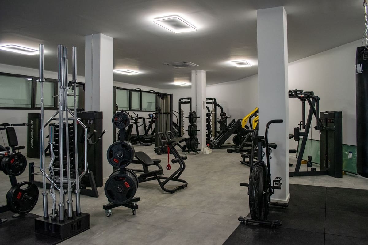 2 soverom Penthouse til salgs i El Paraiso med svømmebasseng garasje - € 690 000 (Ref: 9322820)