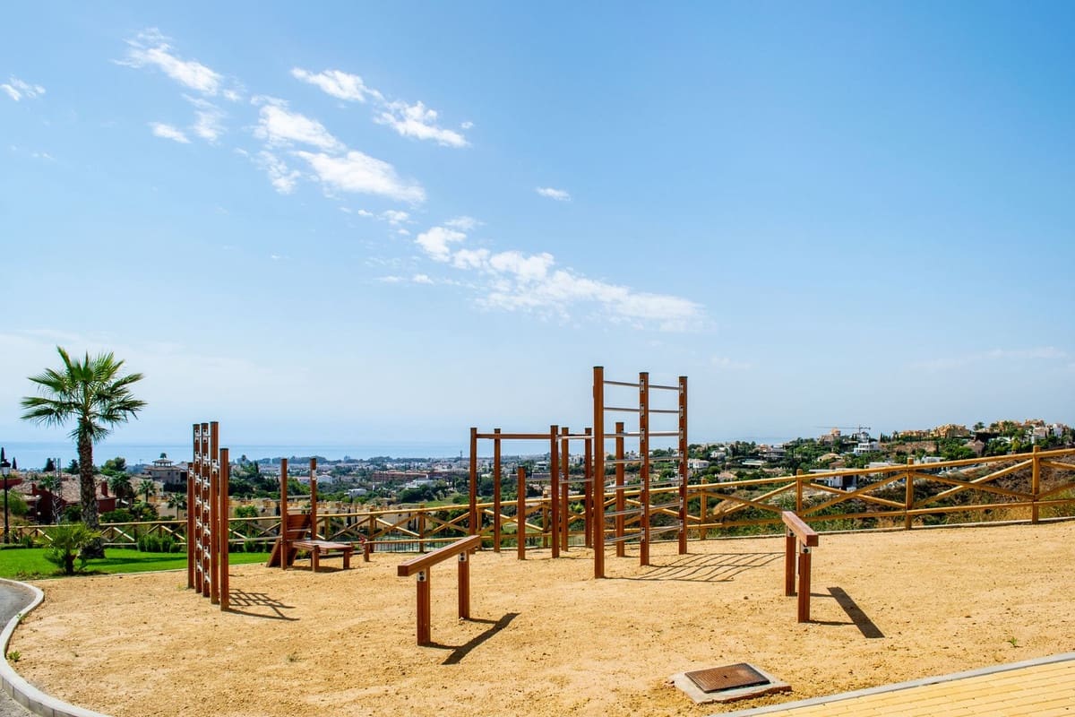 2 soverom Penthouse til salgs i El Paraiso med svømmebasseng garasje - € 690 000 (Ref: 9322820)