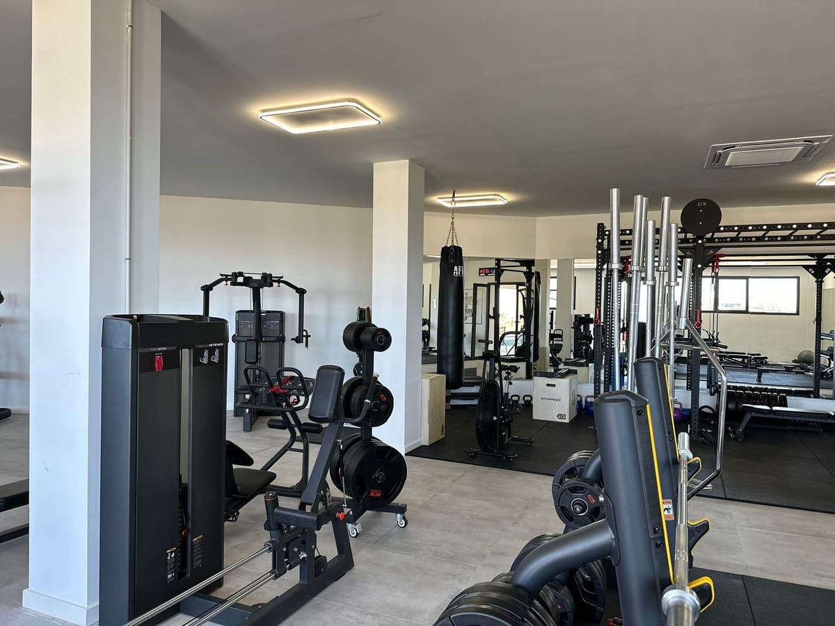 2 soverom Penthouse til salgs i El Paraiso med svømmebasseng garasje - € 690 000 (Ref: 9322820)