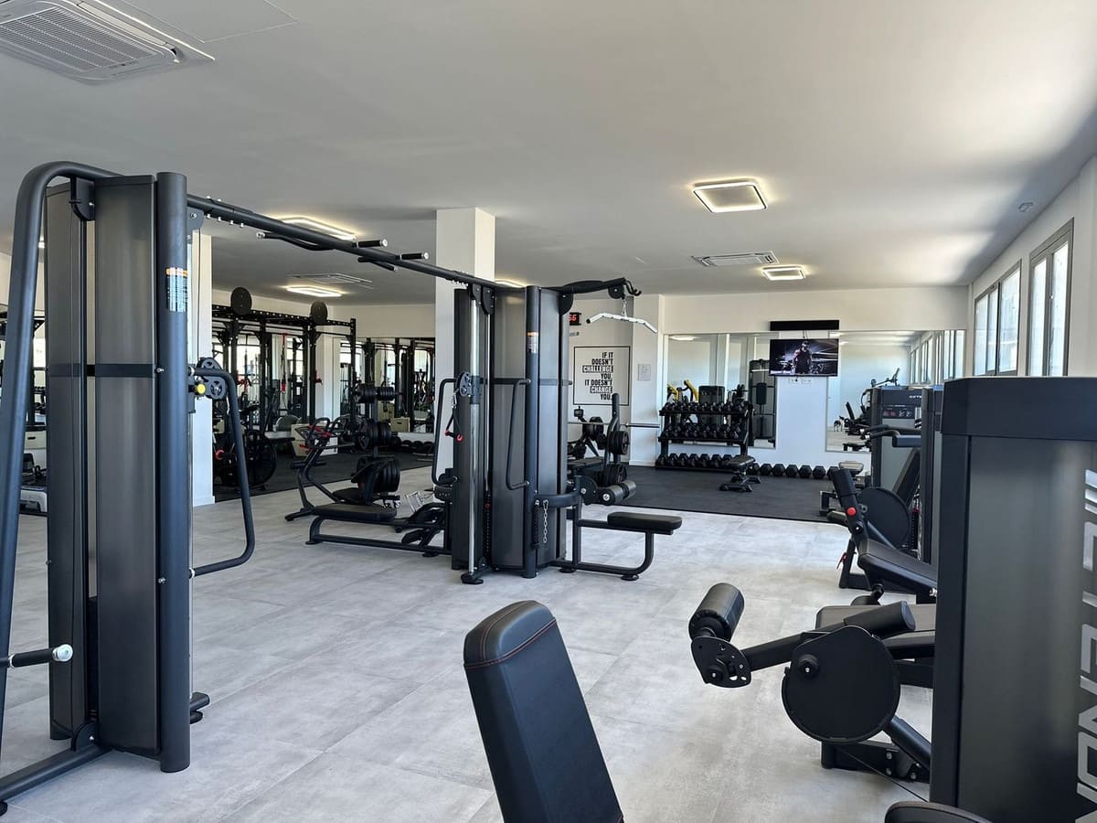 2 soverom Penthouse til salgs i El Paraiso med svømmebasseng garasje - € 690 000 (Ref: 9322820)