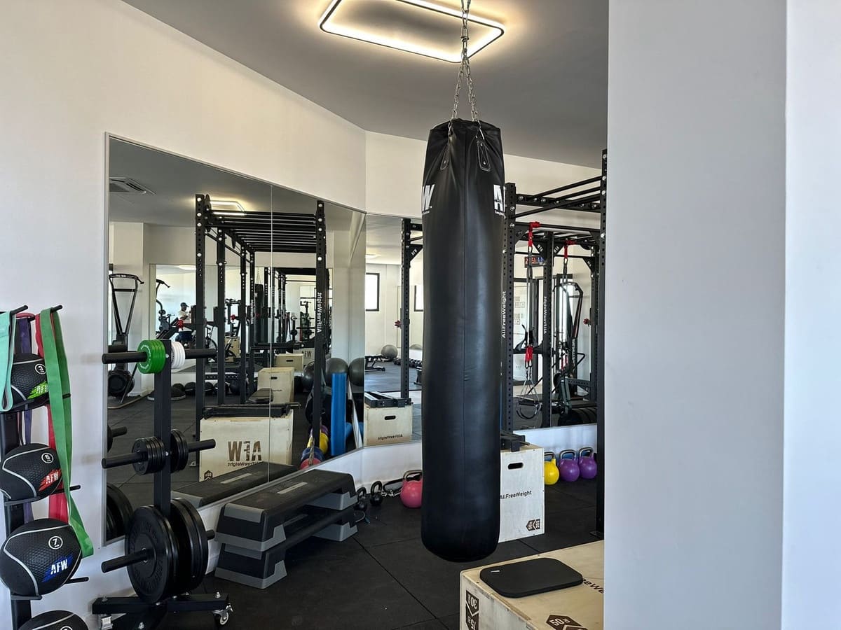 2 soverom Penthouse til salgs i El Paraiso med svømmebasseng garasje - € 690 000 (Ref: 9322820)