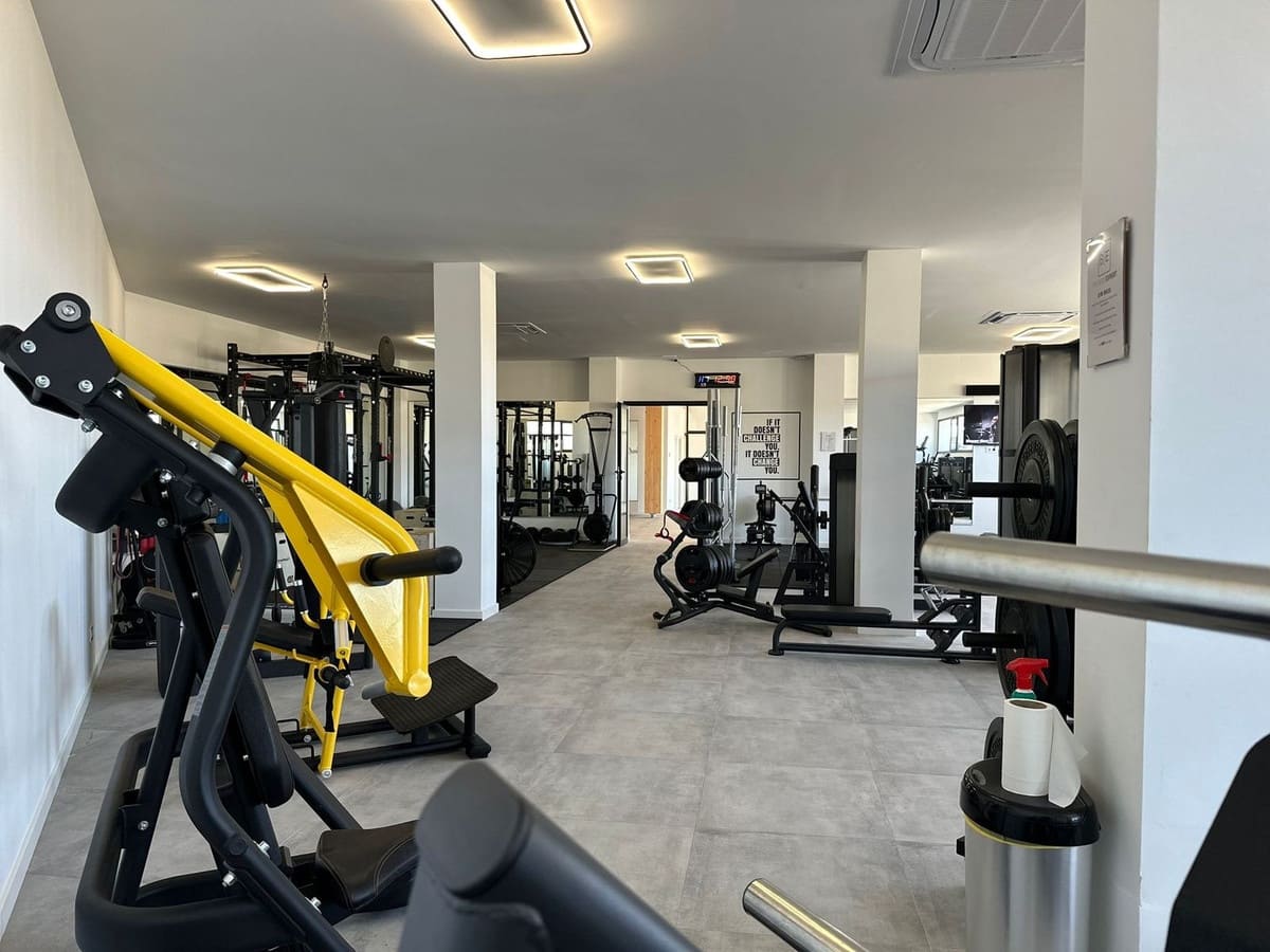 2 soverom Penthouse til salgs i El Paraiso med svømmebasseng garasje - € 690 000 (Ref: 9322820)