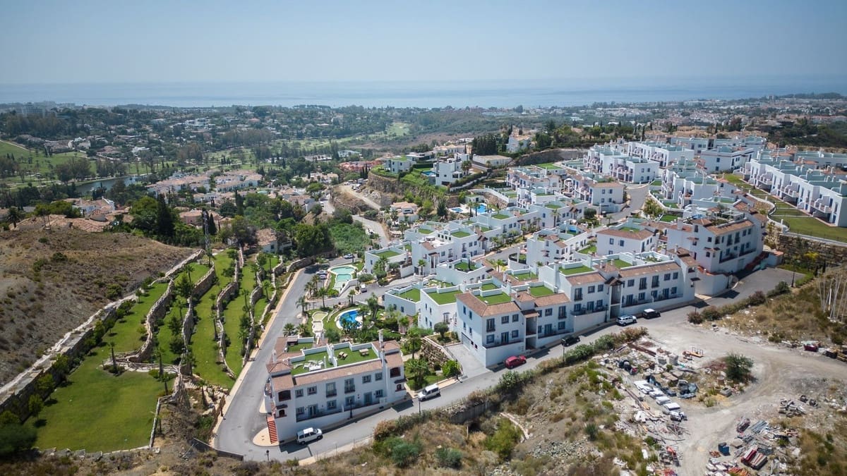 2 soverom Penthouse til salgs i El Paraiso med svømmebasseng garasje - € 690 000 (Ref: 9322820)