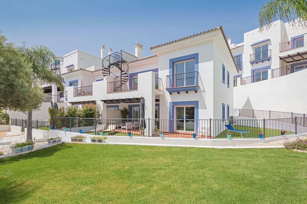 2 soverom Penthouse til salgs i El Paraiso med svømmebasseng garasje - € 690 000 (Ref: 9322820)