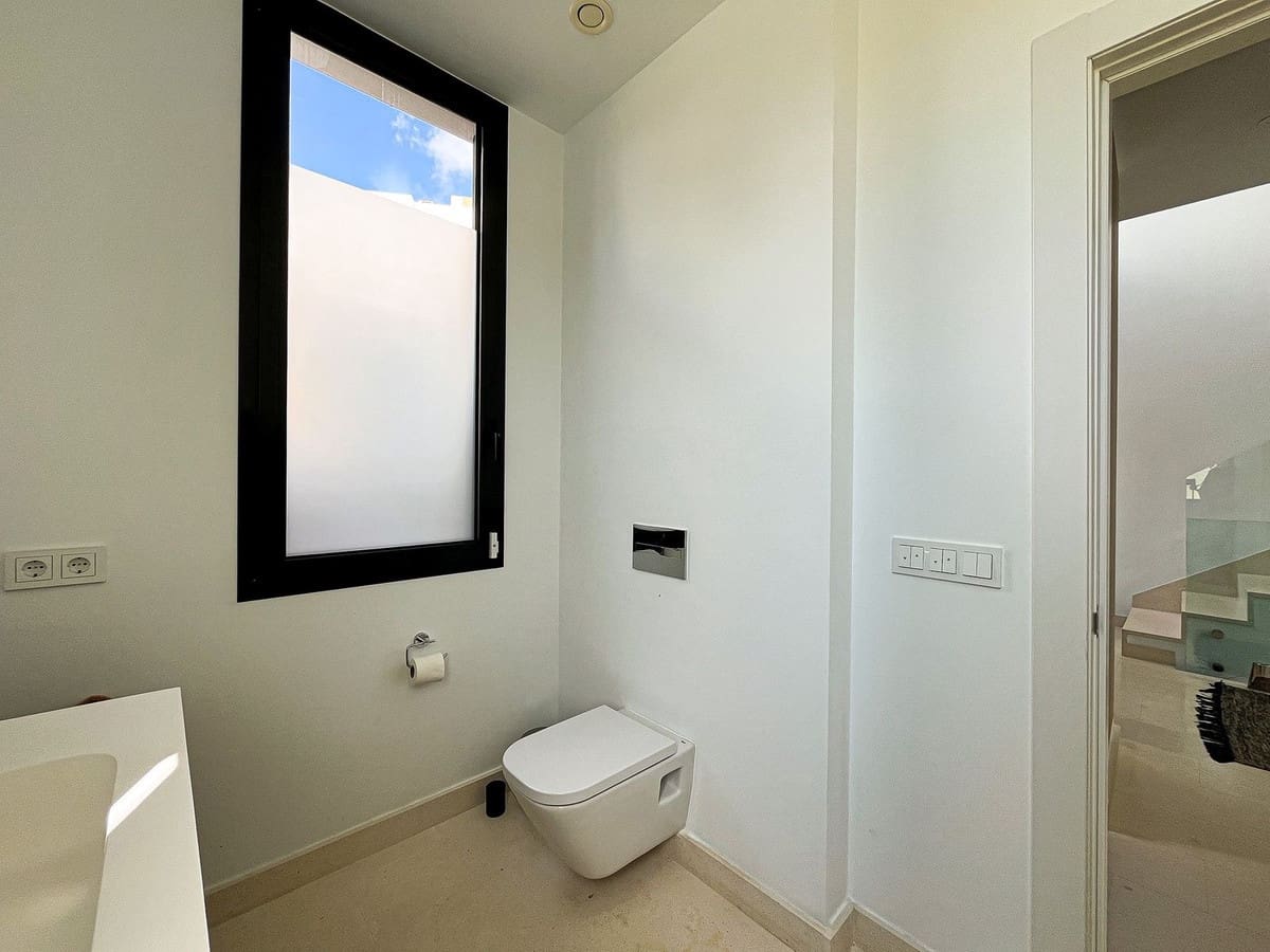 5 soverom Kjedet enebolig til salgs i Cabopino med svømmebasseng garasje - € 1 695 000 (Ref: 9322822)