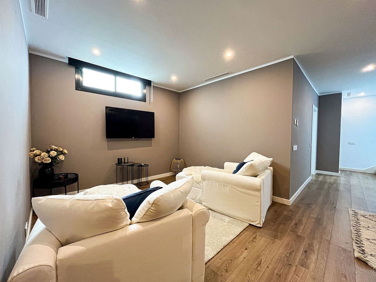 5 soverom Kjedet enebolig til salgs i Cabopino med svømmebasseng garasje - € 1 695 000 (Ref: 9322822)