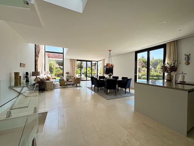 5 sovrum Semi-fristående Villa till salu i Cabopino, Marbella med pool garage - 1 695 000 € (Ref: 9322822)