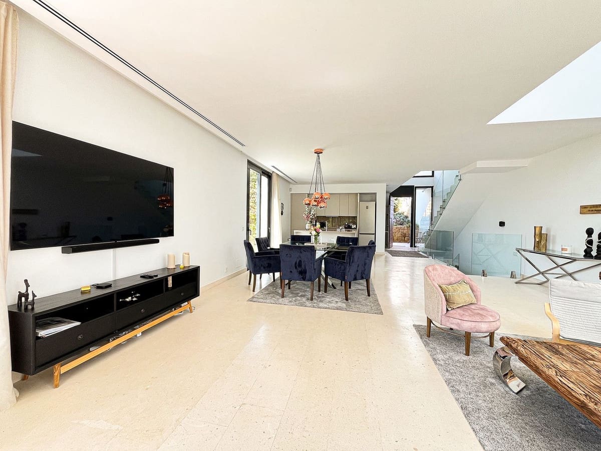 5 soverom Kjedet enebolig til salgs i Cabopino med svømmebasseng garasje - € 1 695 000 (Ref: 9322822)