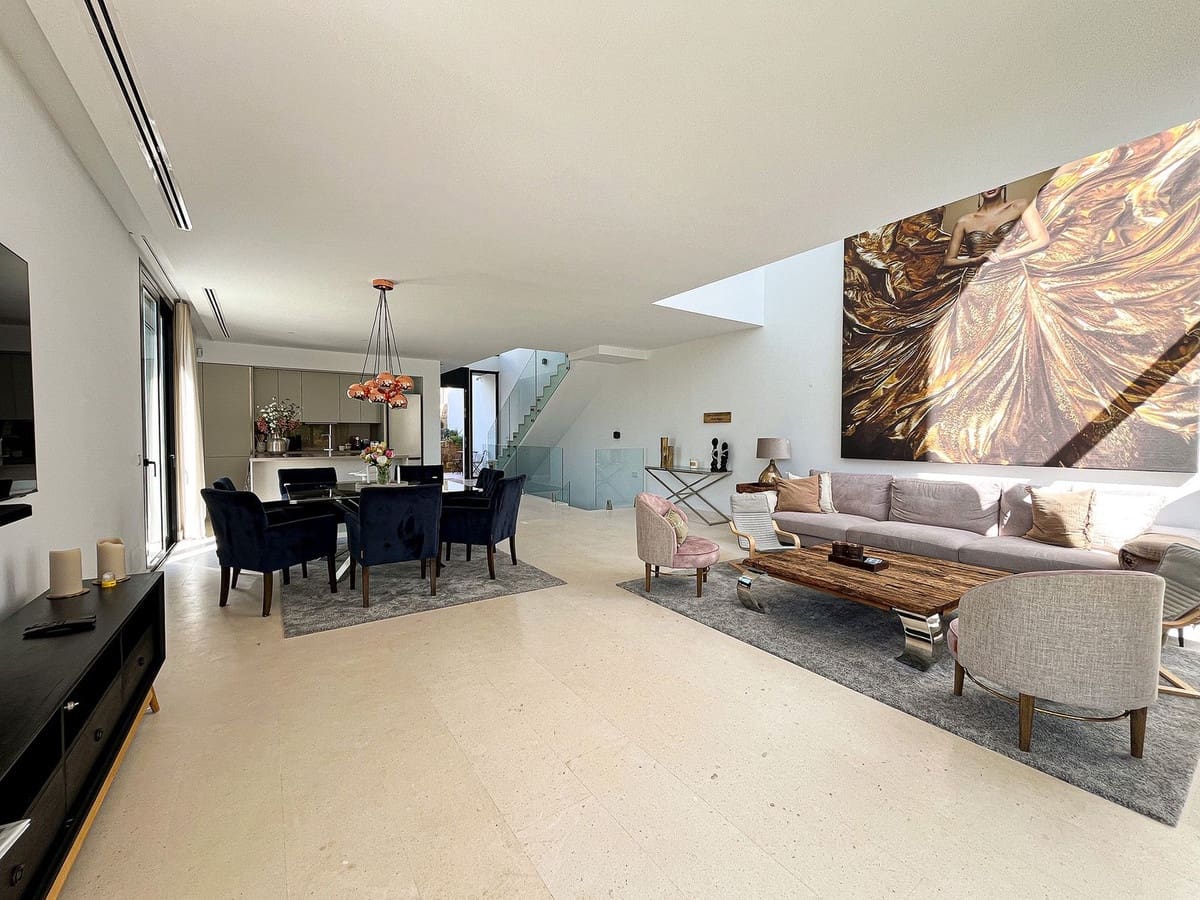 5 soverom Kjedet enebolig til salgs i Cabopino med svømmebasseng garasje - € 1 695 000 (Ref: 9322822)