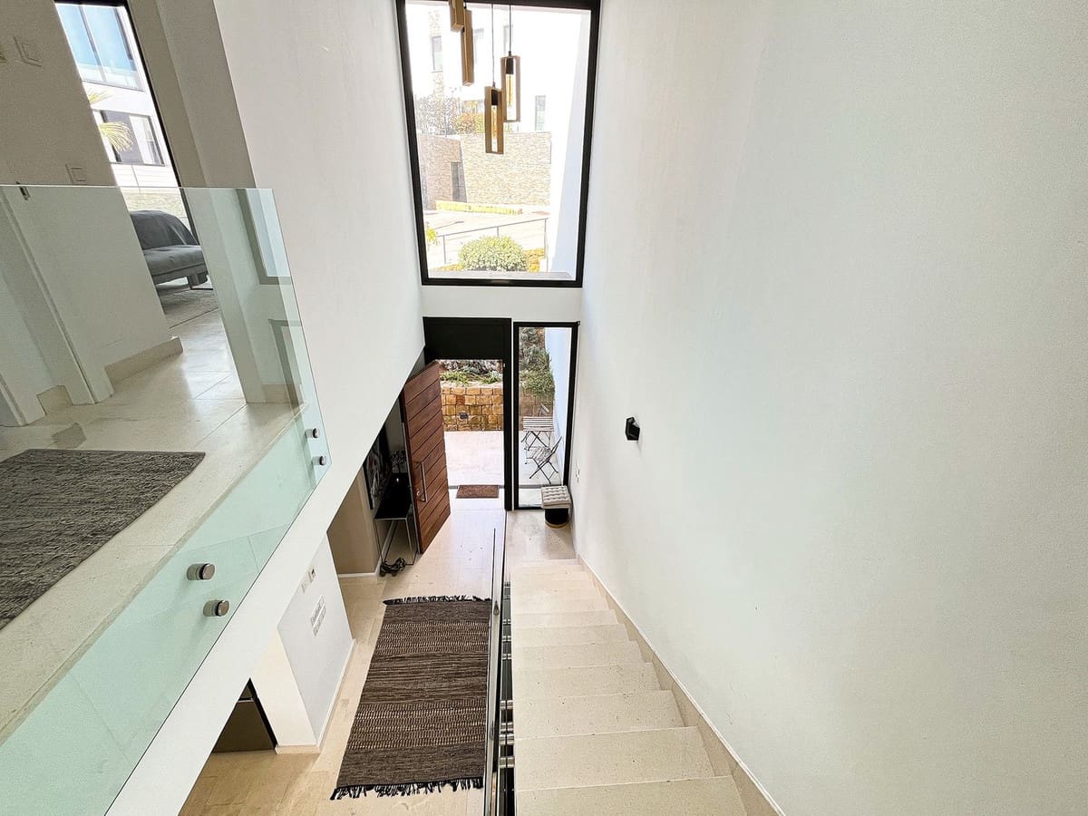 5 soverom Kjedet enebolig til salgs i Cabopino med svømmebasseng garasje - € 1 695 000 (Ref: 9322822)