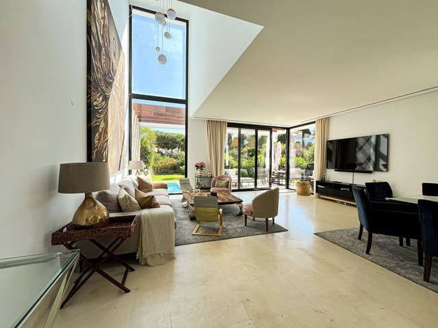 5 sovrum Semi-fristående Villa till salu i Cabopino, Marbella med pool garage - 1 695 000 € (Ref: 9322822)