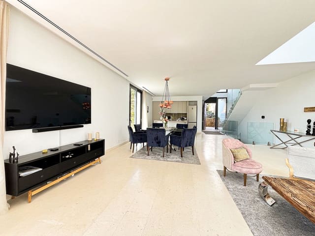 5 sovrum Semi-fristående Villa till salu i Cabopino, Marbella med pool garage - 1 695 000 € (Ref: 9322822)