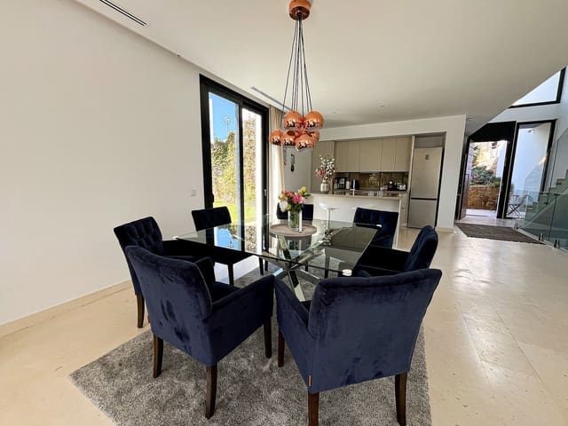 5 sovrum Semi-fristående Villa till salu i Cabopino, Marbella med pool garage - 1 695 000 € (Ref: 9322822)