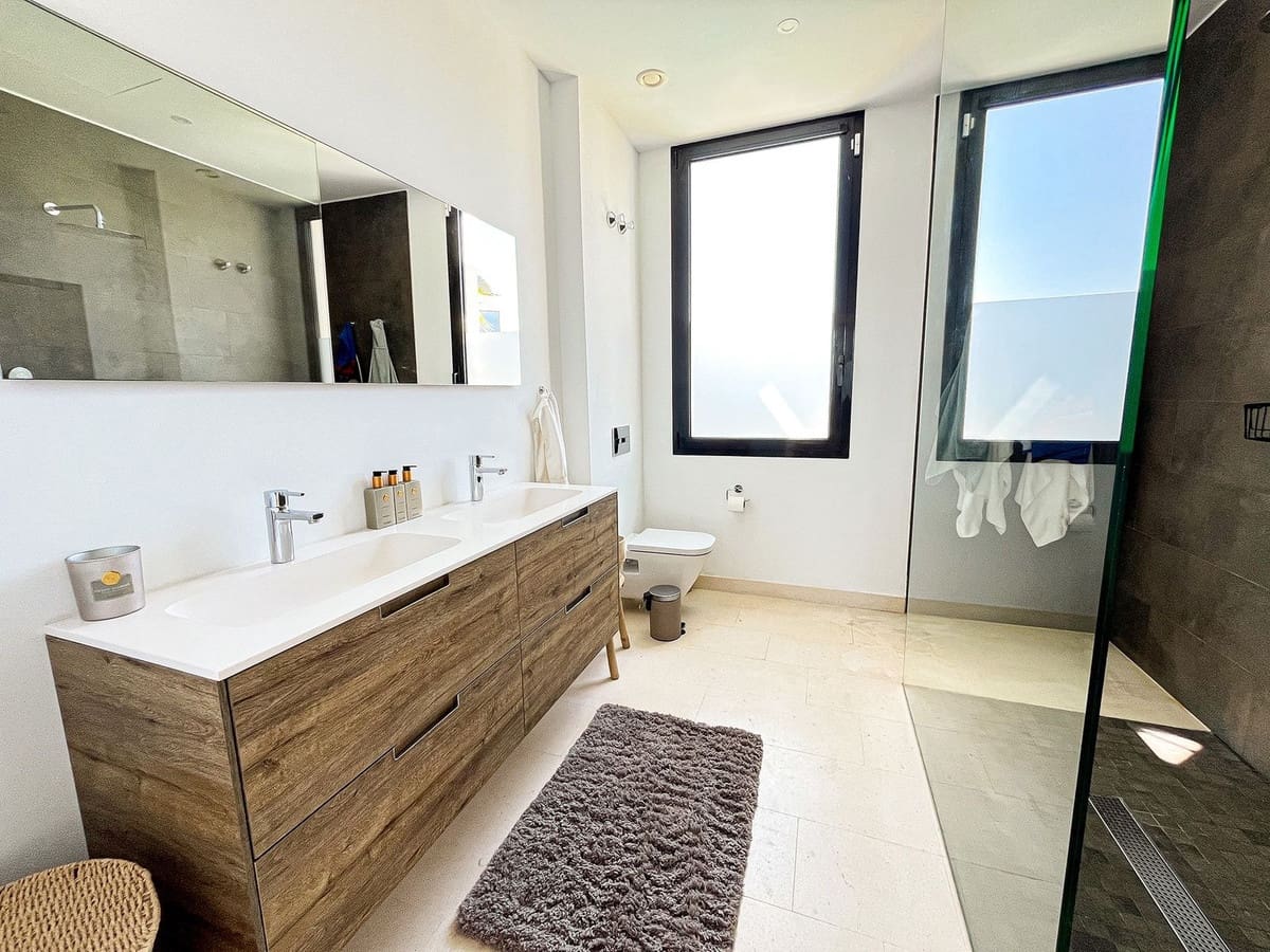 5 soverom Kjedet enebolig til salgs i Cabopino med svømmebasseng garasje - € 1 695 000 (Ref: 9322822)