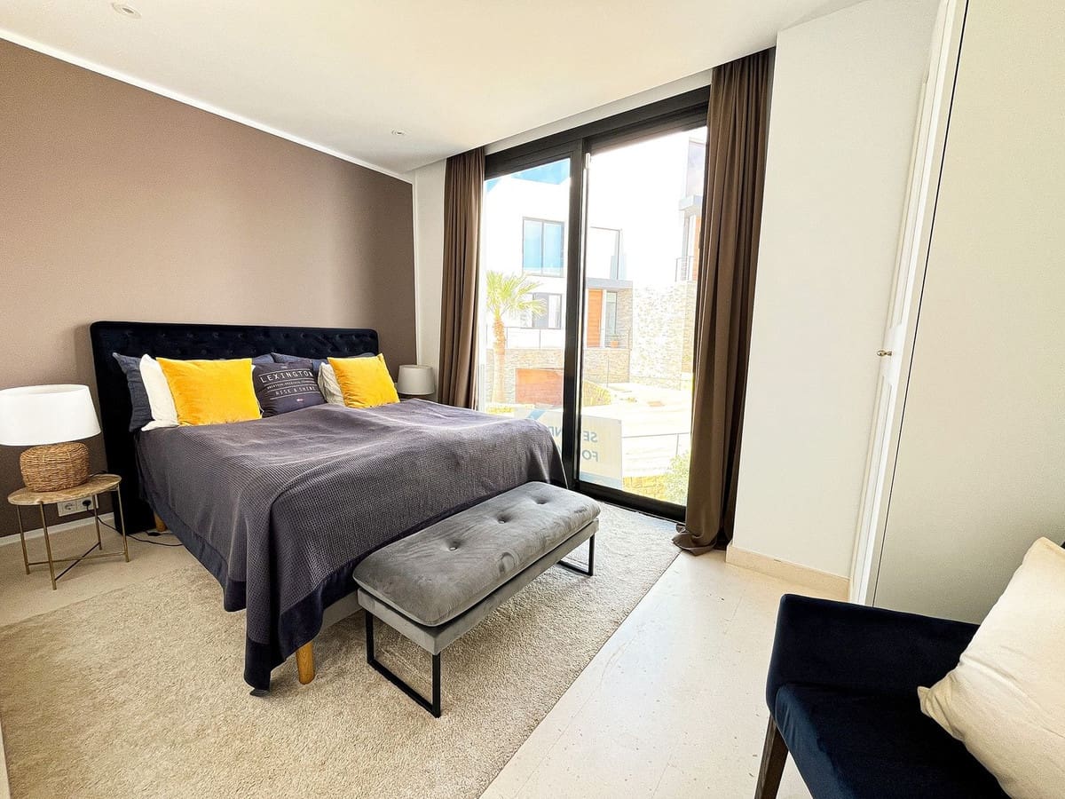 5 soverom Kjedet enebolig til salgs i Cabopino med svømmebasseng garasje - € 1 695 000 (Ref: 9322822)