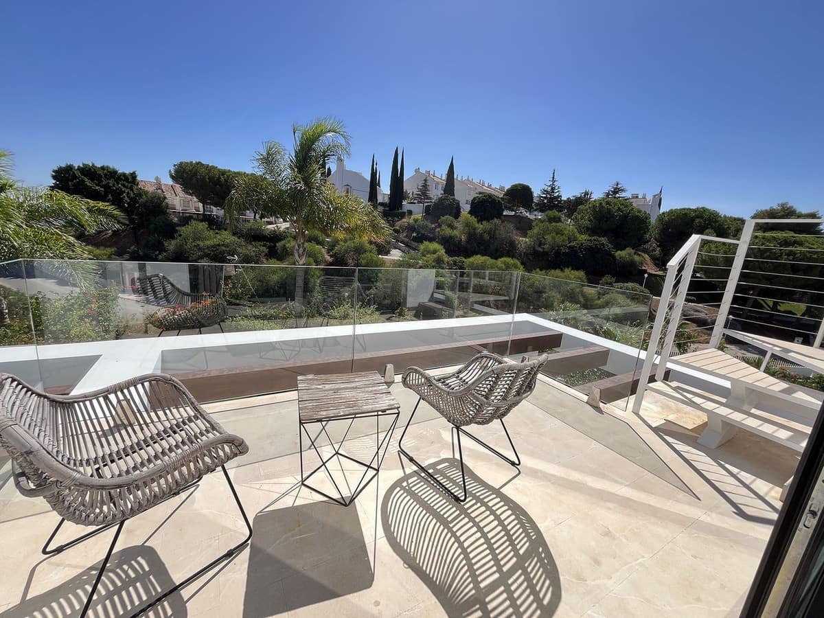 5 soverom Kjedet enebolig til salgs i Cabopino med svømmebasseng garasje - € 1 695 000 (Ref: 9322822)