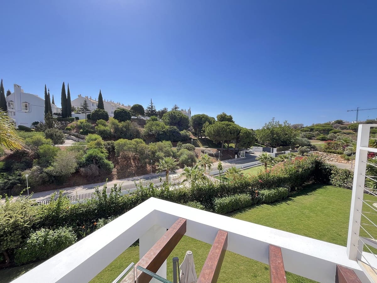 5 soverom Kjedet enebolig til salgs i Cabopino med svømmebasseng garasje - € 1 695 000 (Ref: 9322822)