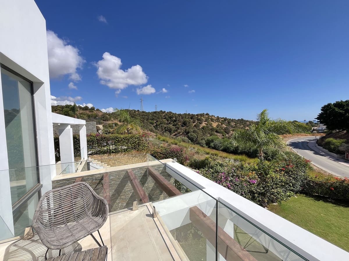 5 soverom Kjedet enebolig til salgs i Cabopino med svømmebasseng garasje - € 1 695 000 (Ref: 9322822)