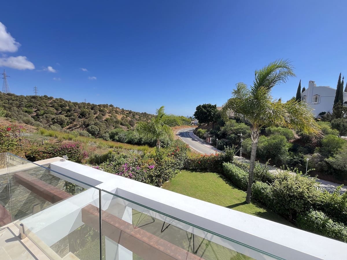 5 soverom Kjedet enebolig til salgs i Cabopino med svømmebasseng garasje - € 1 695 000 (Ref: 9322822)