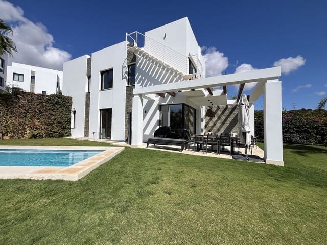 5 sovrum Semi-fristående Villa till salu i Cabopino, Marbella med pool garage - 1 695 000 € (Ref: 9322822)