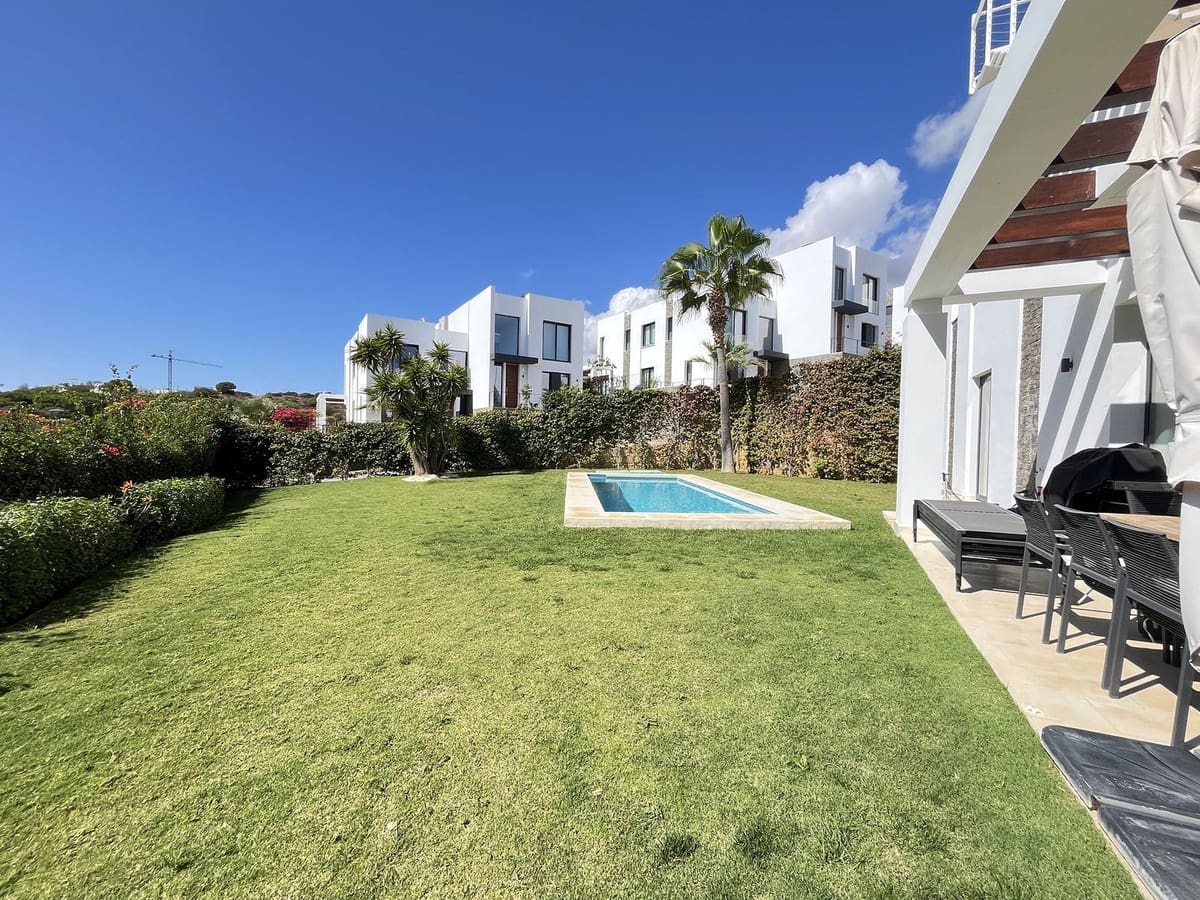 5 soverom Kjedet enebolig til salgs i Cabopino med svømmebasseng garasje - € 1 695 000 (Ref: 9322822)