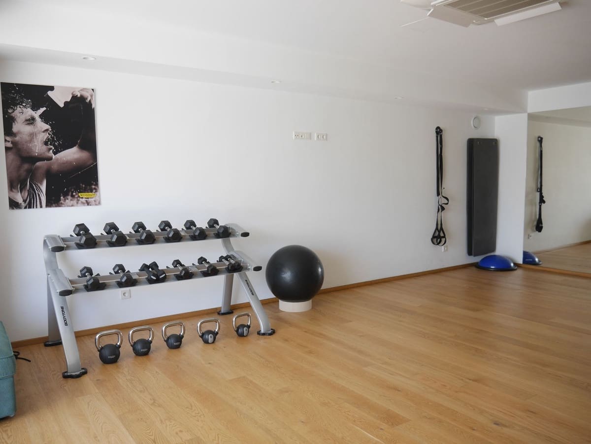 2 sypialnia Apartament na sprzedaż w Benahavis z basenem garażem - 750 000 € (Ref: 9322824)