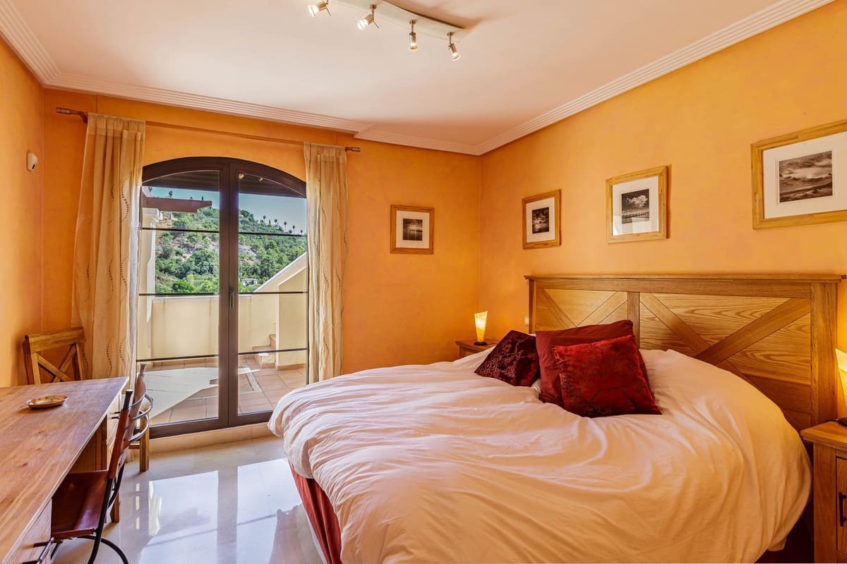 2 chambre Penthouse à vendre à Benahavis avec piscine garage - 475 000 € (Ref: 9322827)