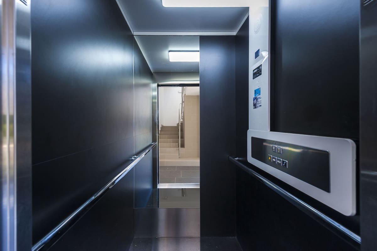 2 sovrum Lägenhet till salu i Benahavis med pool garage - 585 000 € (Ref: 9322833)