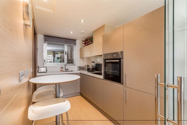 2 slaapkamer Appartement te koop in Los Arqueros - Puerto del Almendro, Benahavís met zwembad garage - € 585.000 (Ref: 9322833)