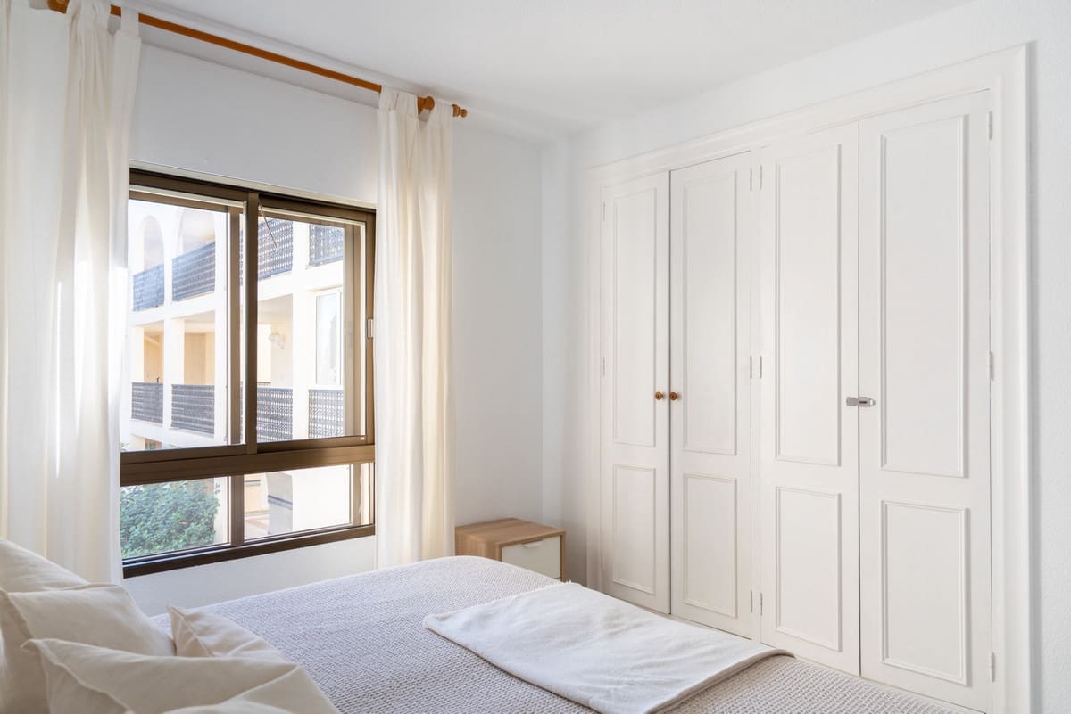 2 bedroom Apartment for sale in Mijas Costa with pool - € 550,000 (Ref: 9329528)