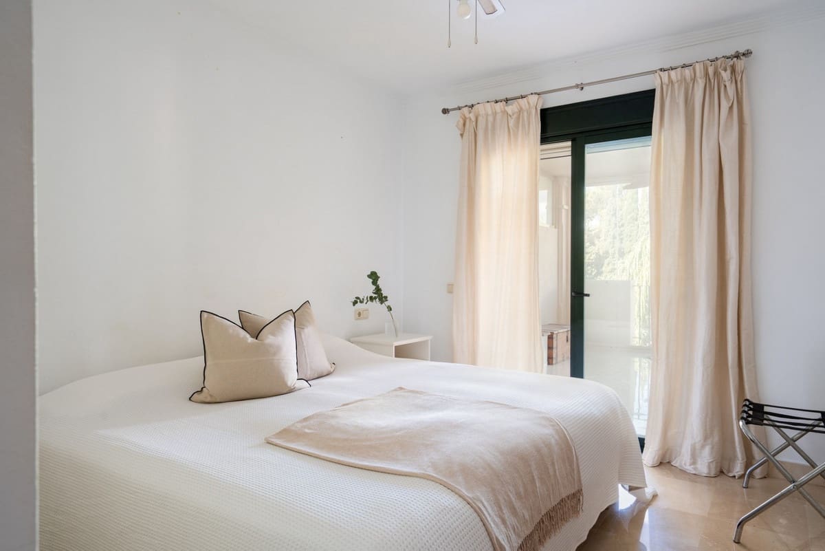 3 bedroom Apartment for sale in Nueva Andalucia with pool garage - € 680,000 (Ref: 9329530)