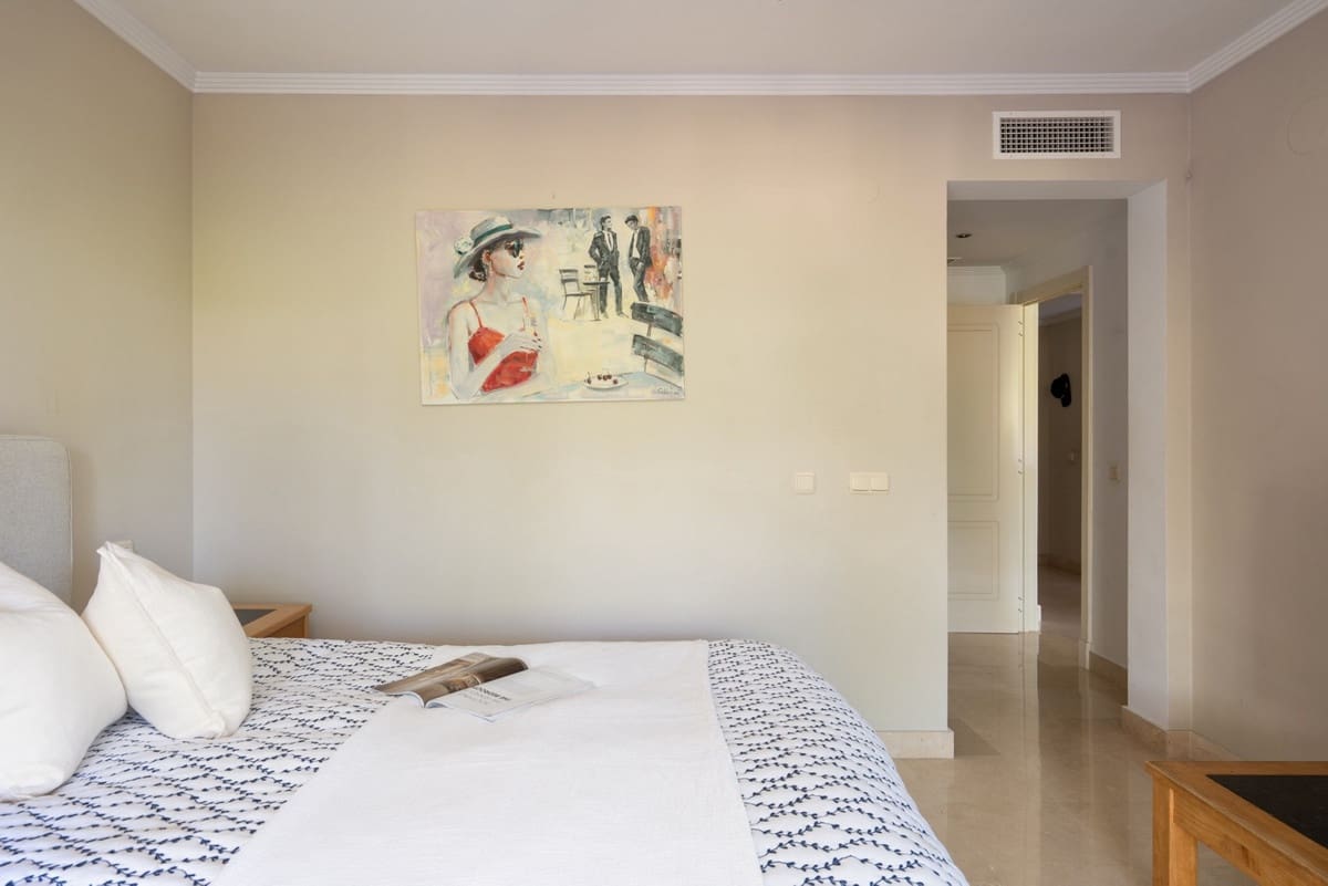 3 bedroom Apartment for sale in Nueva Andalucia with pool garage - € 680,000 (Ref: 9329530)