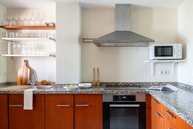 3 bedroom Apartment for sale in Nueva Andalucia, Marbella with pool garage - € 680,000 (Ref: 9329530)