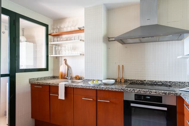 3 bedroom Apartment for sale in Nueva Andalucia, Marbella with pool garage - € 680,000 (Ref: 9329530)