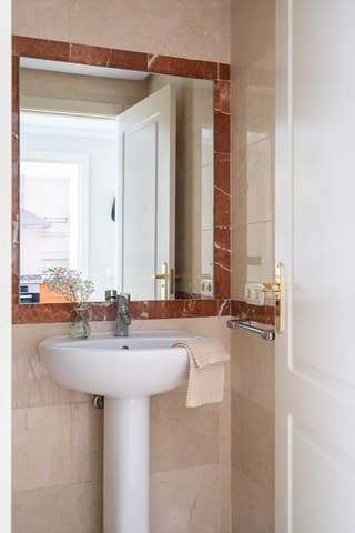 3 bedroom Apartment for sale in Nueva Andalucia, Marbella with pool garage - € 680,000 (Ref: 9329530)