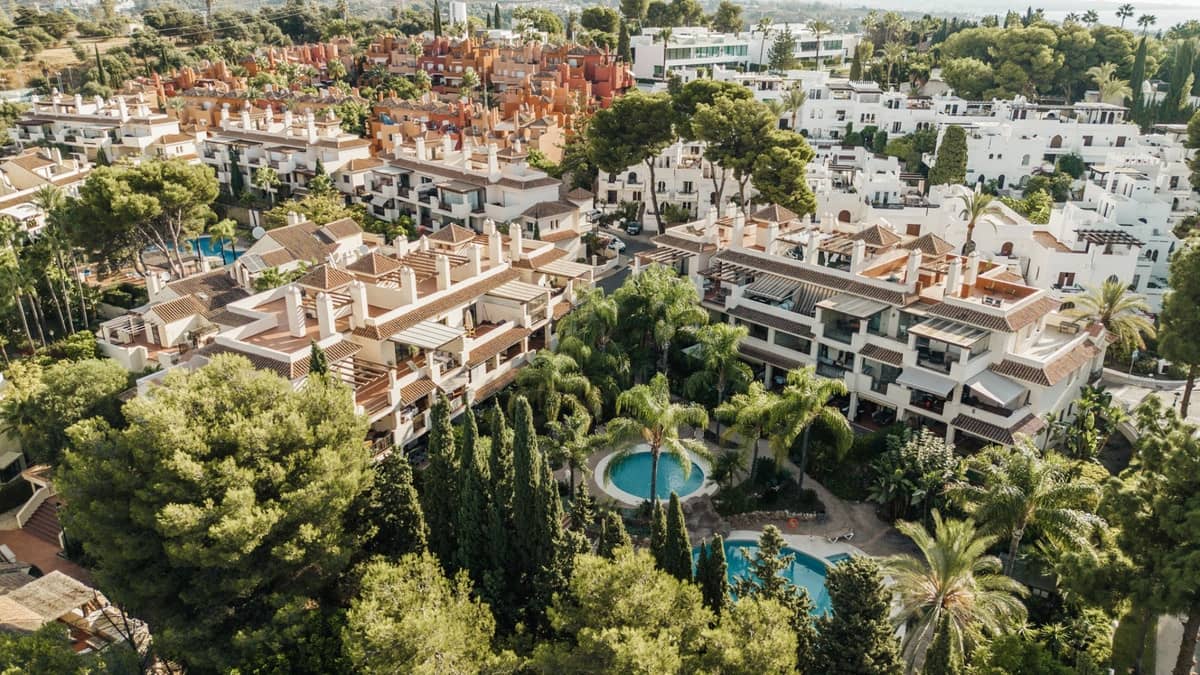 3 bedroom Apartment for sale in Nueva Andalucia with pool garage - € 680,000 (Ref: 9329530)