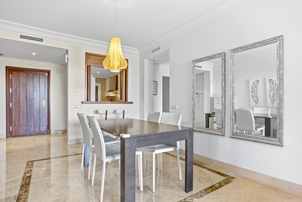 2 makuuhuone Huoneisto myytävänä paikassa Nueva Andalucia mukana uima-altaan 
autotalli - 590 000 € (Ref: 9329541)