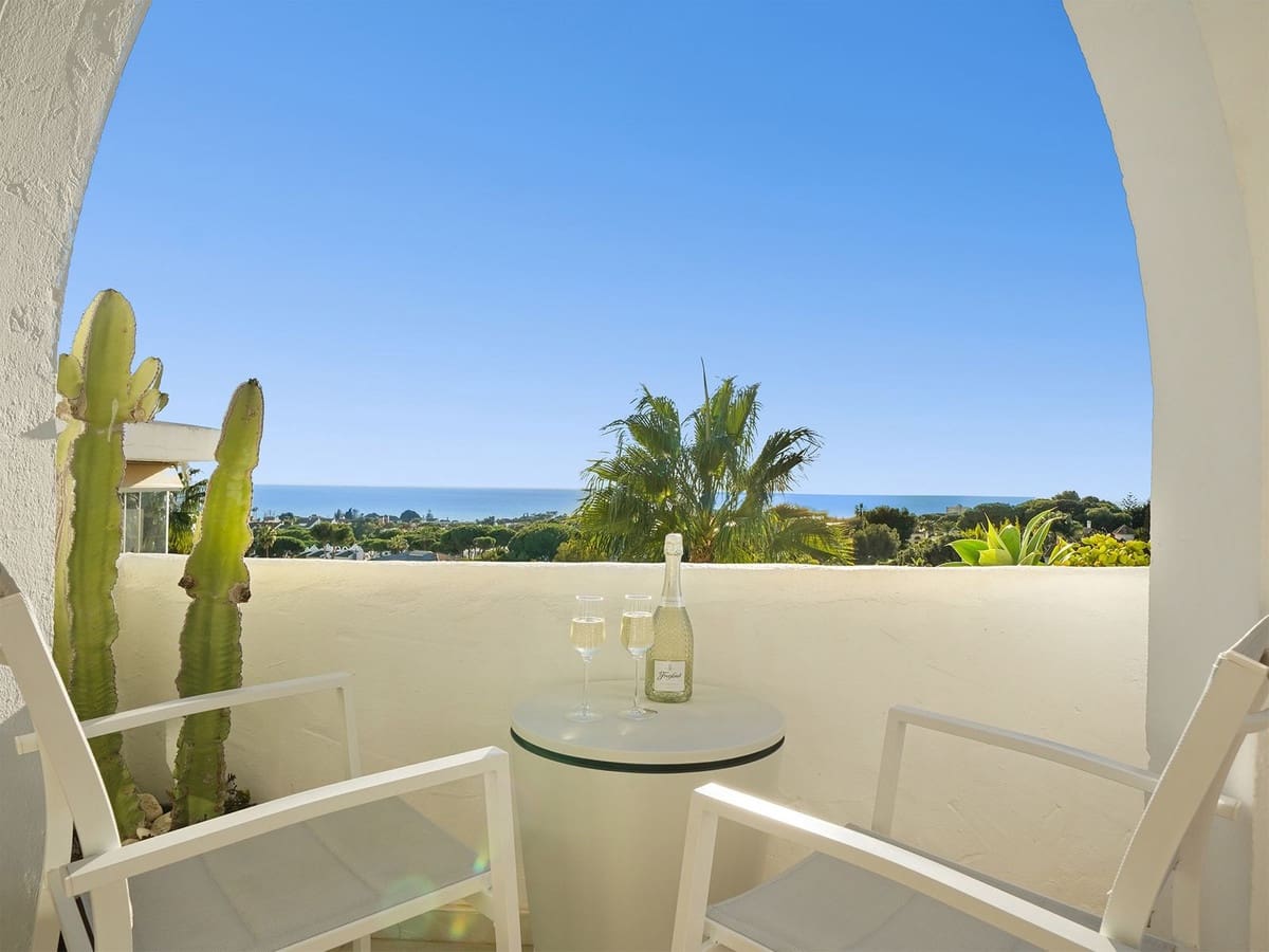 2 bedroom Penthouse for sale in La Reserva with pool garage - € 669,000 (Ref: 9329549)
