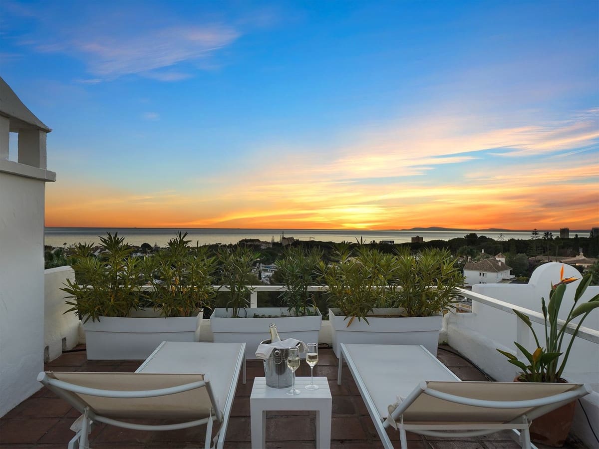 2 bedroom Penthouse for sale in La Reserva with pool garage - € 669,000 (Ref: 9329549)