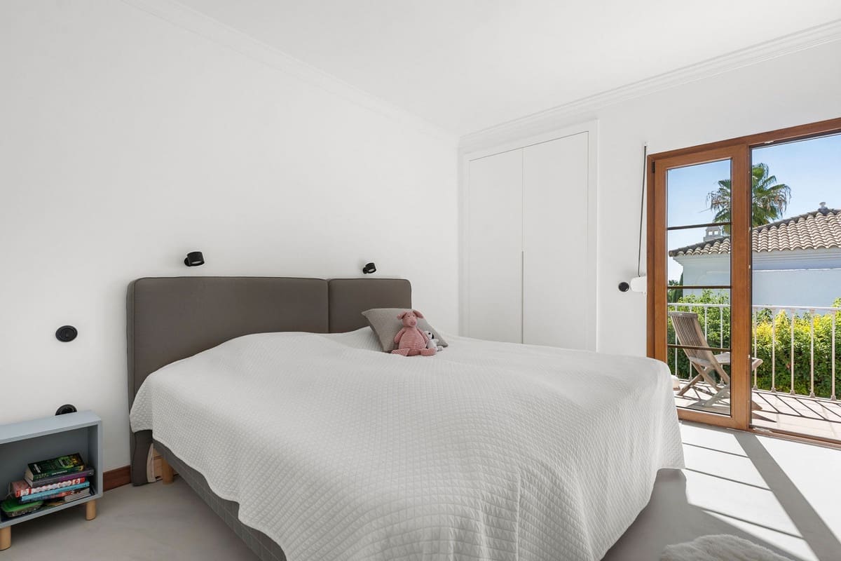 4 quarto Moradia Geminada para venda em Estepona com piscina garagem - 1 750 000 € (Ref: 9329554)