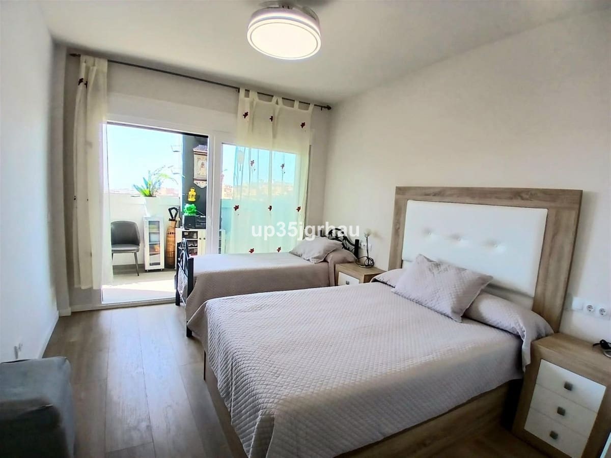 2 Zimmer Penthouse zu verkaufen in Estepona mit Pool Garage - 589.900 € (Ref: 9329561)