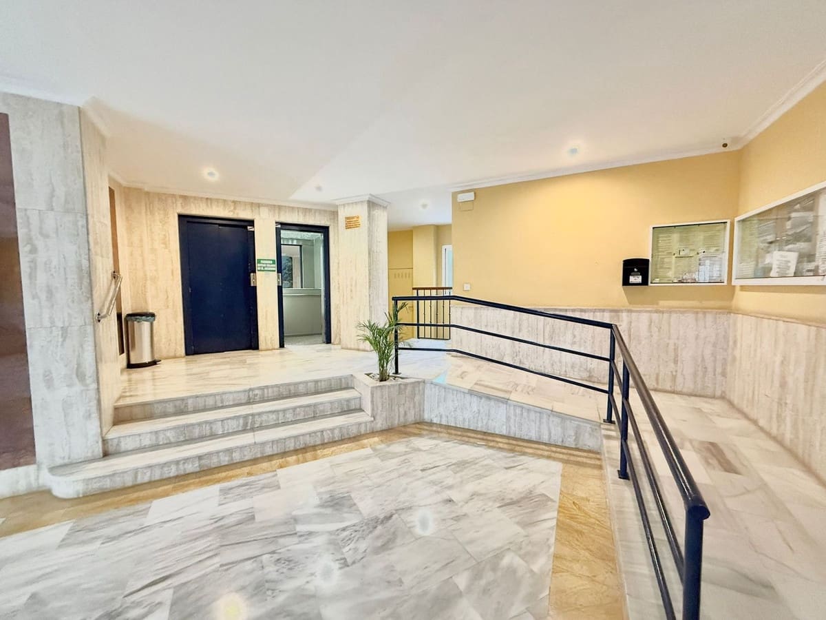 2 makuuhuone Huoneisto myytävänä paikassa Fuengirola mukana uima-altaan - 449 000 € (Ref: 9329576)