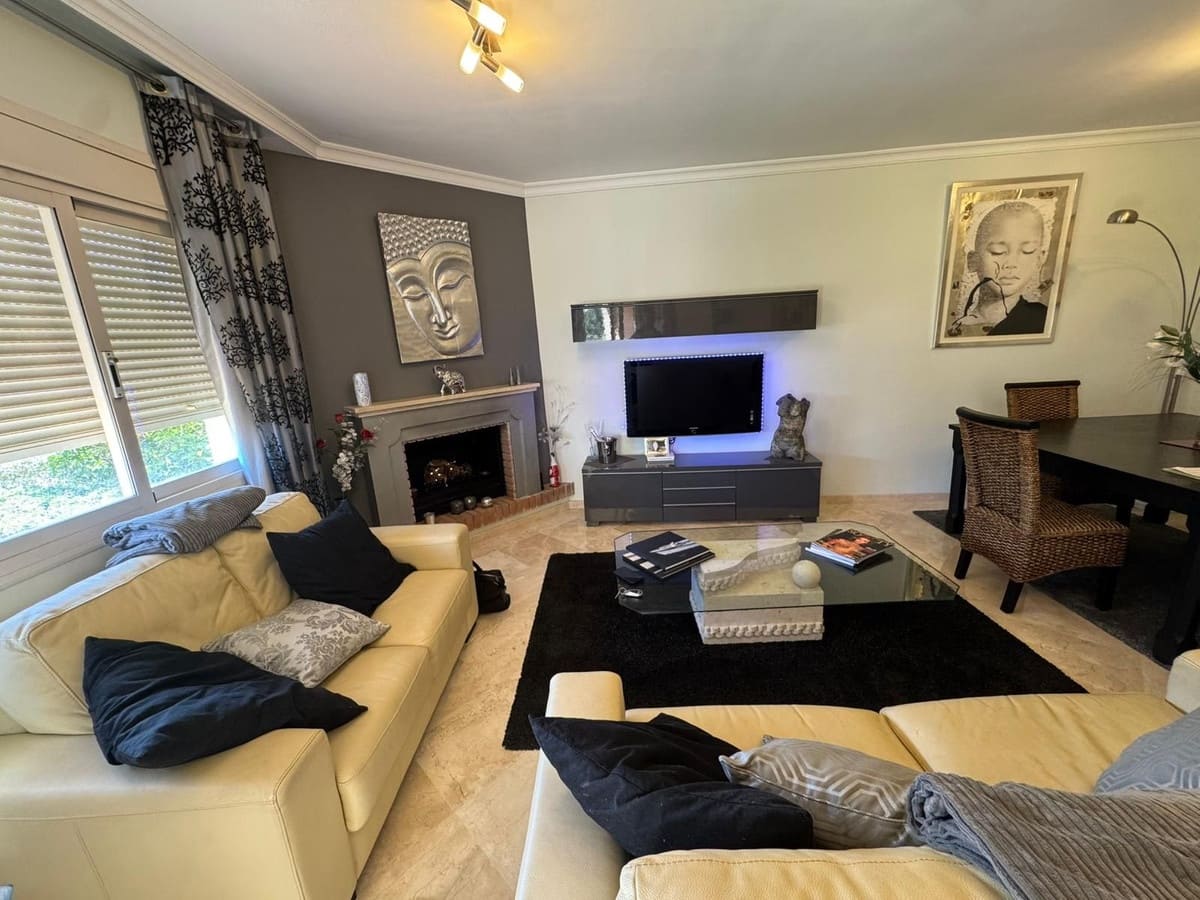 2 soverom Leilighet til salgs i La Mairena med svømmebasseng garasje - € 310 000 (Ref: 9329596)