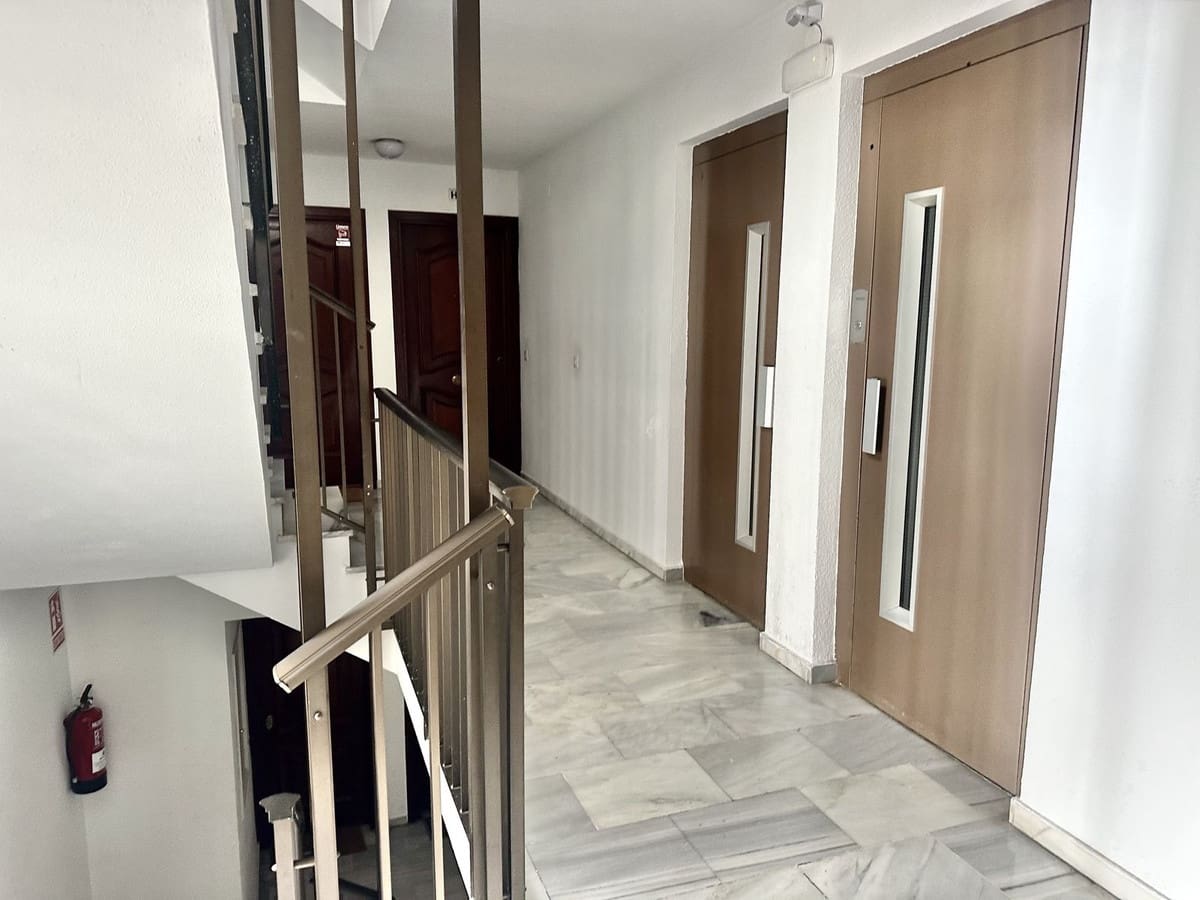 3 makuuhuone Huoneisto myytävänä paikassa Fuengirola mukana uima-altaan 
autotalli - 420 000 € (Ref: 9329603)