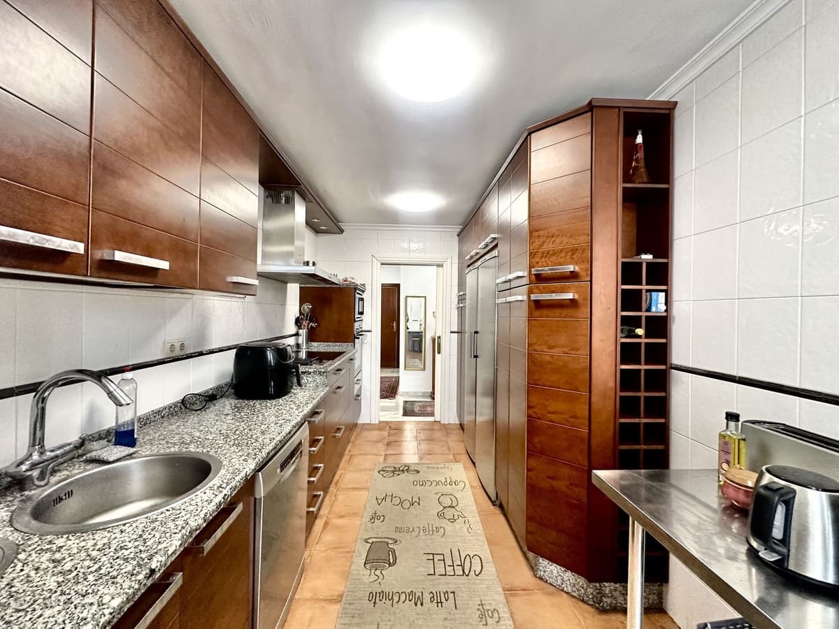 3 makuuhuone Huoneisto myytävänä paikassa Fuengirola mukana uima-altaan 
autotalli - 420 000 € (Ref: 9329603)