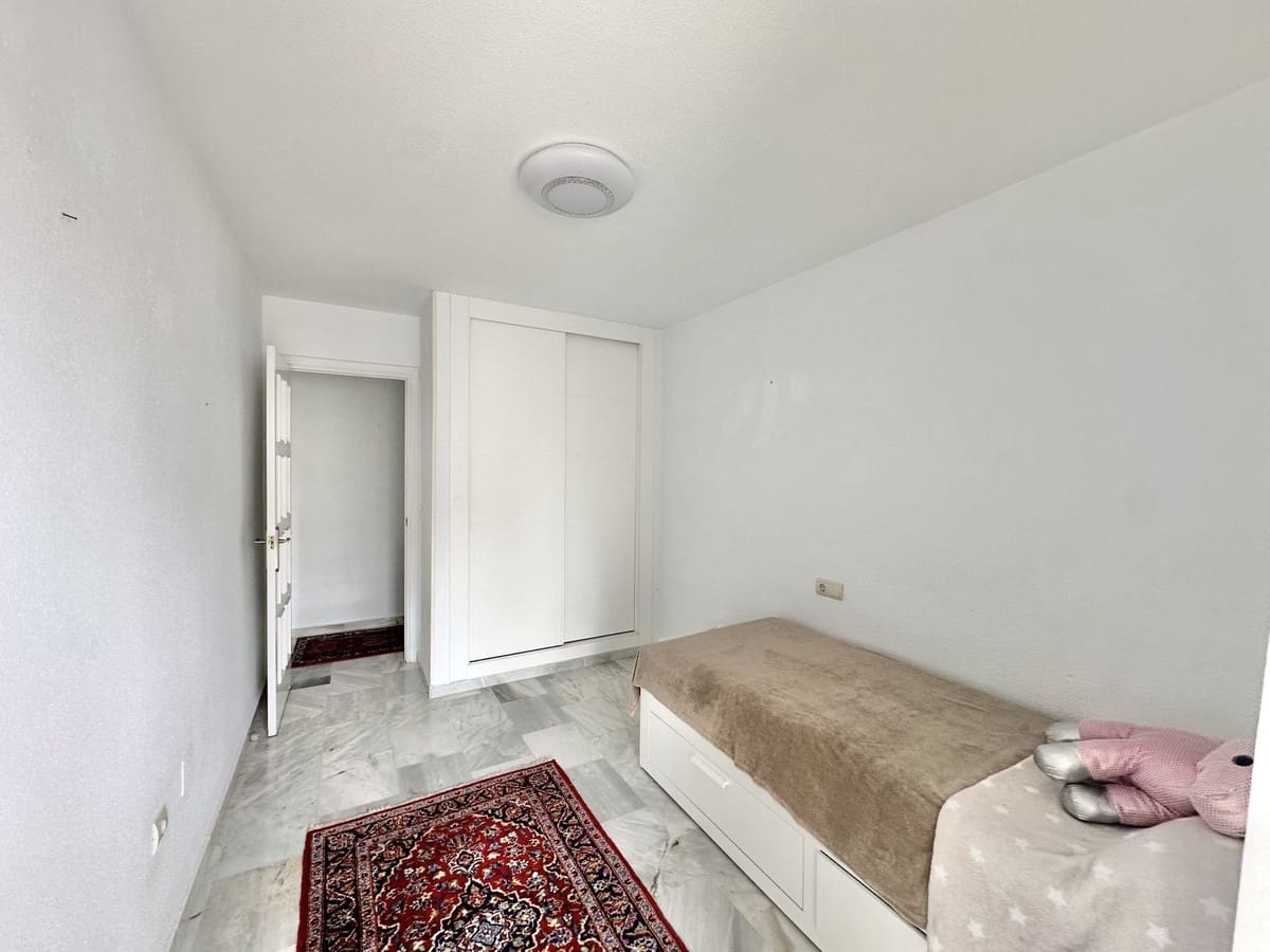 3 makuuhuone Huoneisto myytävänä paikassa Fuengirola mukana uima-altaan 
autotalli - 420 000 € (Ref: 9329603)