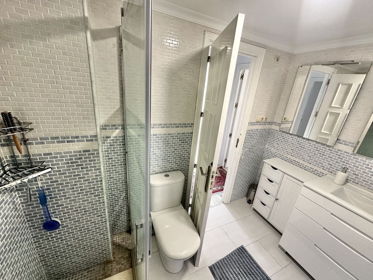 3 makuuhuone Huoneisto myytävänä paikassa Fuengirola mukana uima-altaan 
autotalli - 420 000 € (Ref: 9329603)